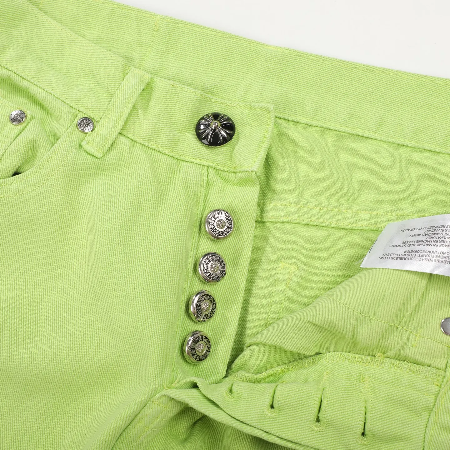 P260 Chrome hearts CH green cow king Yang Mi's same style sex recods limited green cow jeans. Really restores the ultimate texture of Vintage. Italian special cowhide print and cut. Customized sheepskin three-layer thick line leather. The whole is spliced in heavy water washing process. Craftsmen hand-splash ink. You can see the details. Three-dimensional cutting version. Loose and comfortable. Not picky about the figure. Makes taller and slimmer. Seiko factory. Original quality control. Same style for men and women. Can be matched with couples. Versatile recommendation. Essential jeans for all seasons Color: Green Size: S-XL